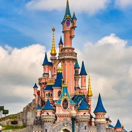 Disney & Paris Pomponne